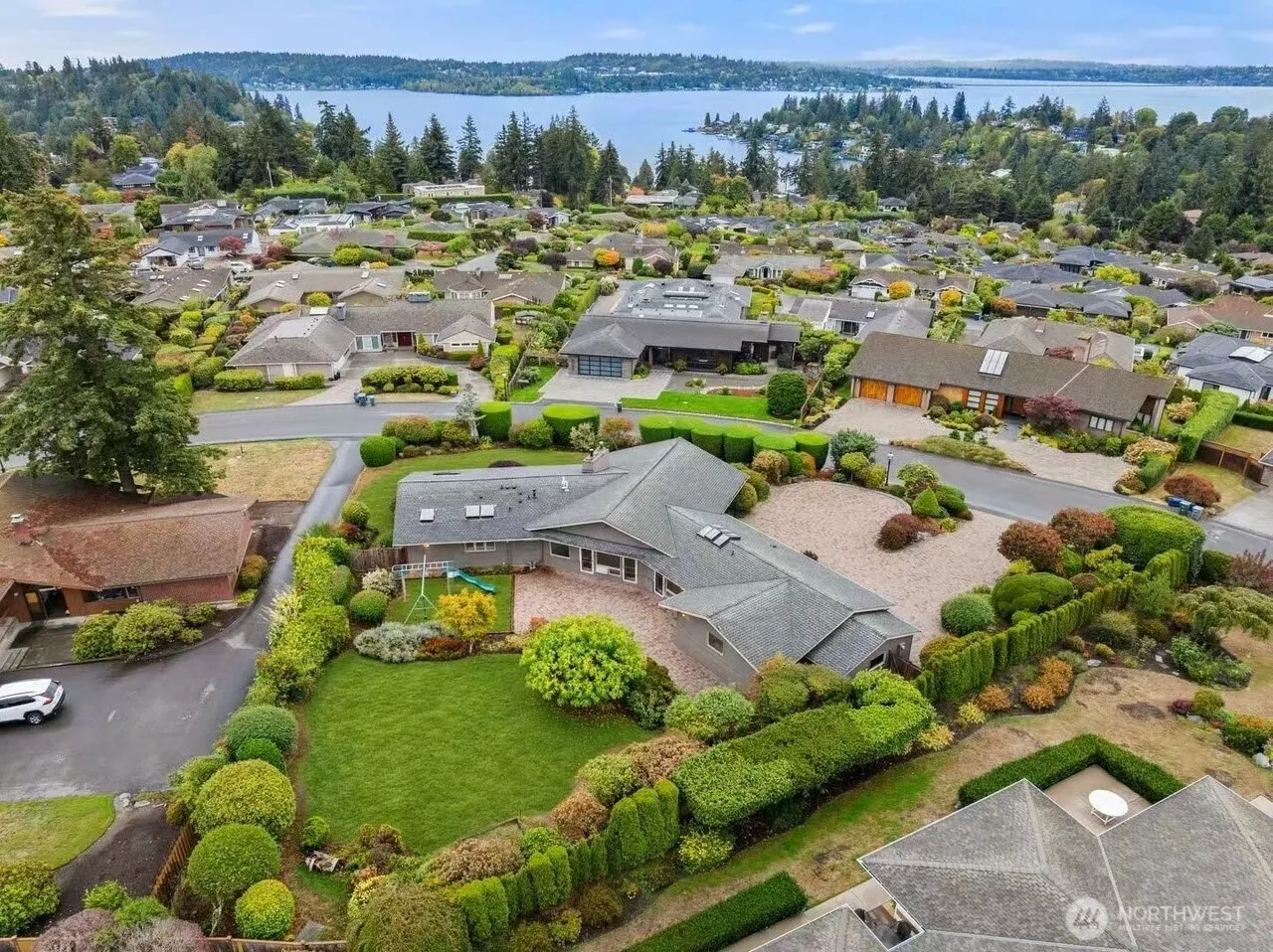 9600 Hilltop Rd , Bellevue, WA 98004