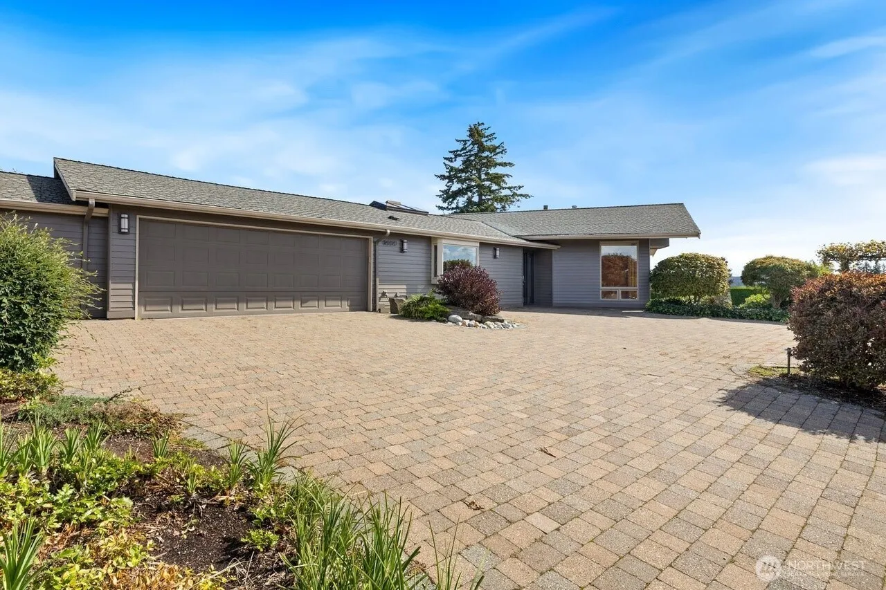9600 Hilltop Rd , Bellevue, WA 98004