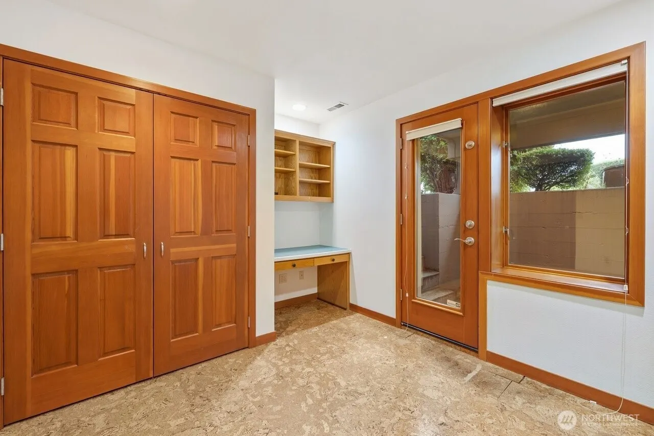 9600 Hilltop Rd , Bellevue, WA 98004