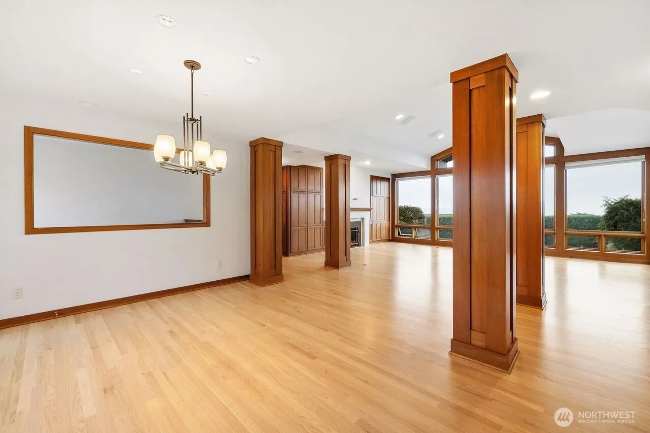 9600 Hilltop Rd , Bellevue, WA 98004