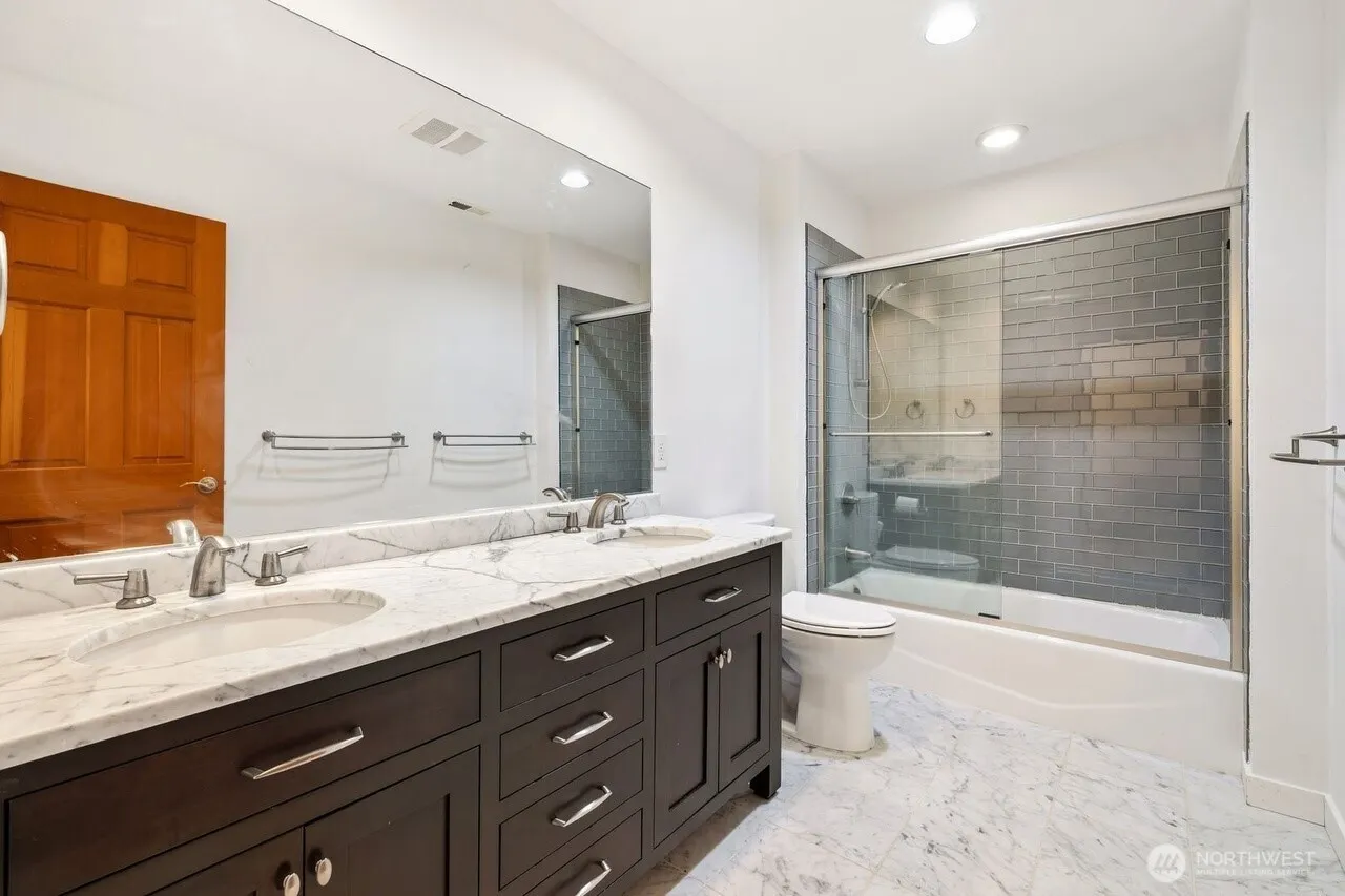 9600 Hilltop Rd , Bellevue, WA 98004