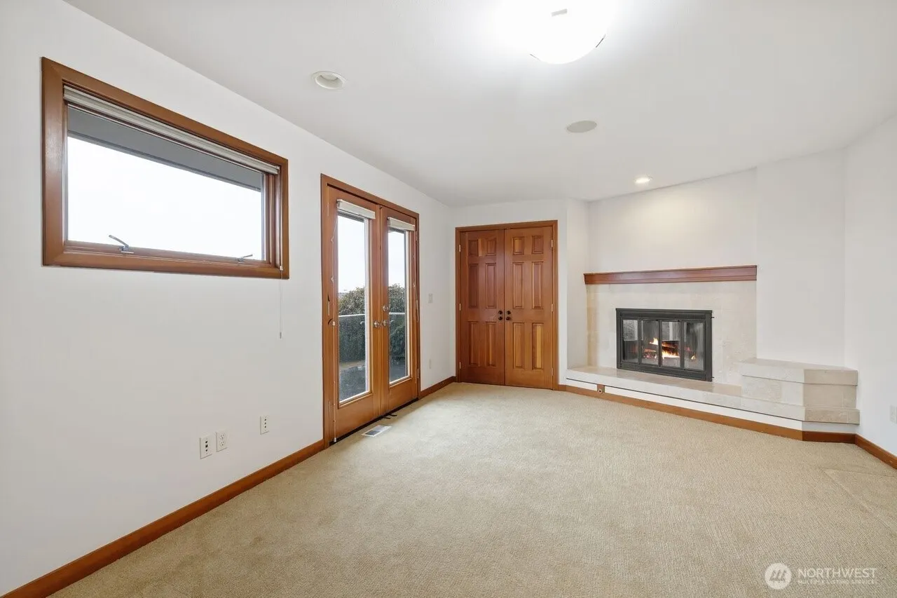 9600 Hilltop Rd , Bellevue, WA 98004