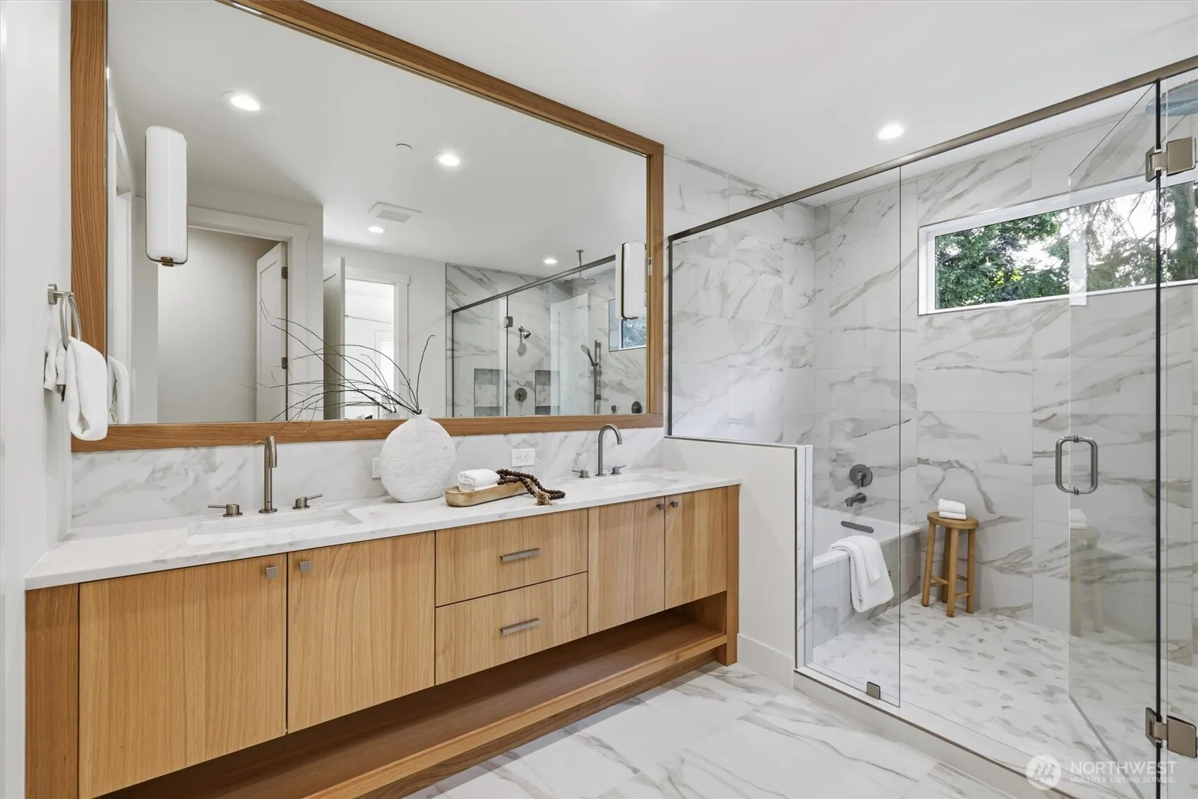 10028 Slater Avenue , Kirkland, WA 98033