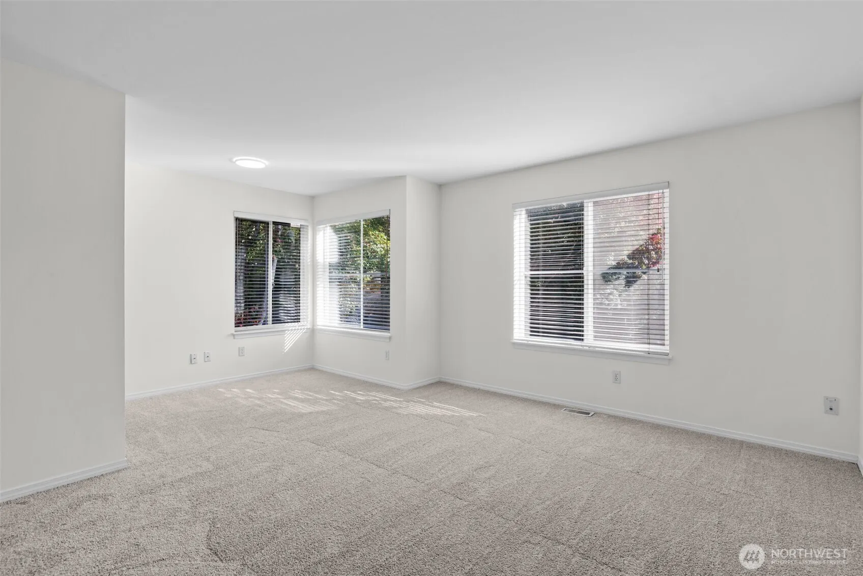 11611 NE 90th Street , Kirkland, WA 98033