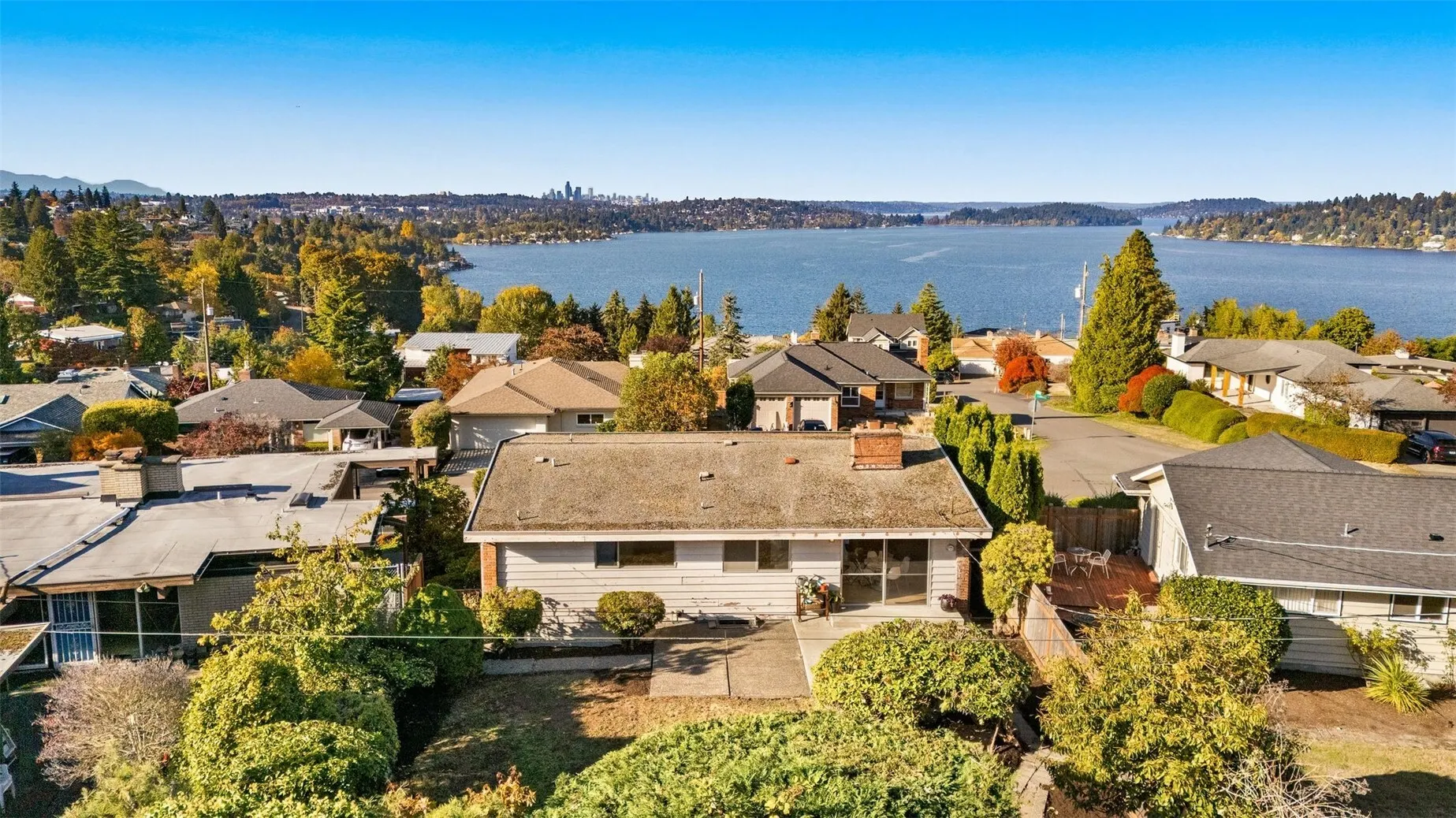 7039 S Lakeridge Drive , Seattle, WA 98178