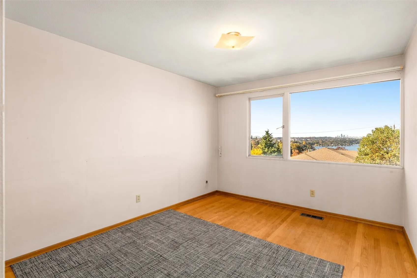 7039 S Lakeridge Drive , Seattle, WA 98178