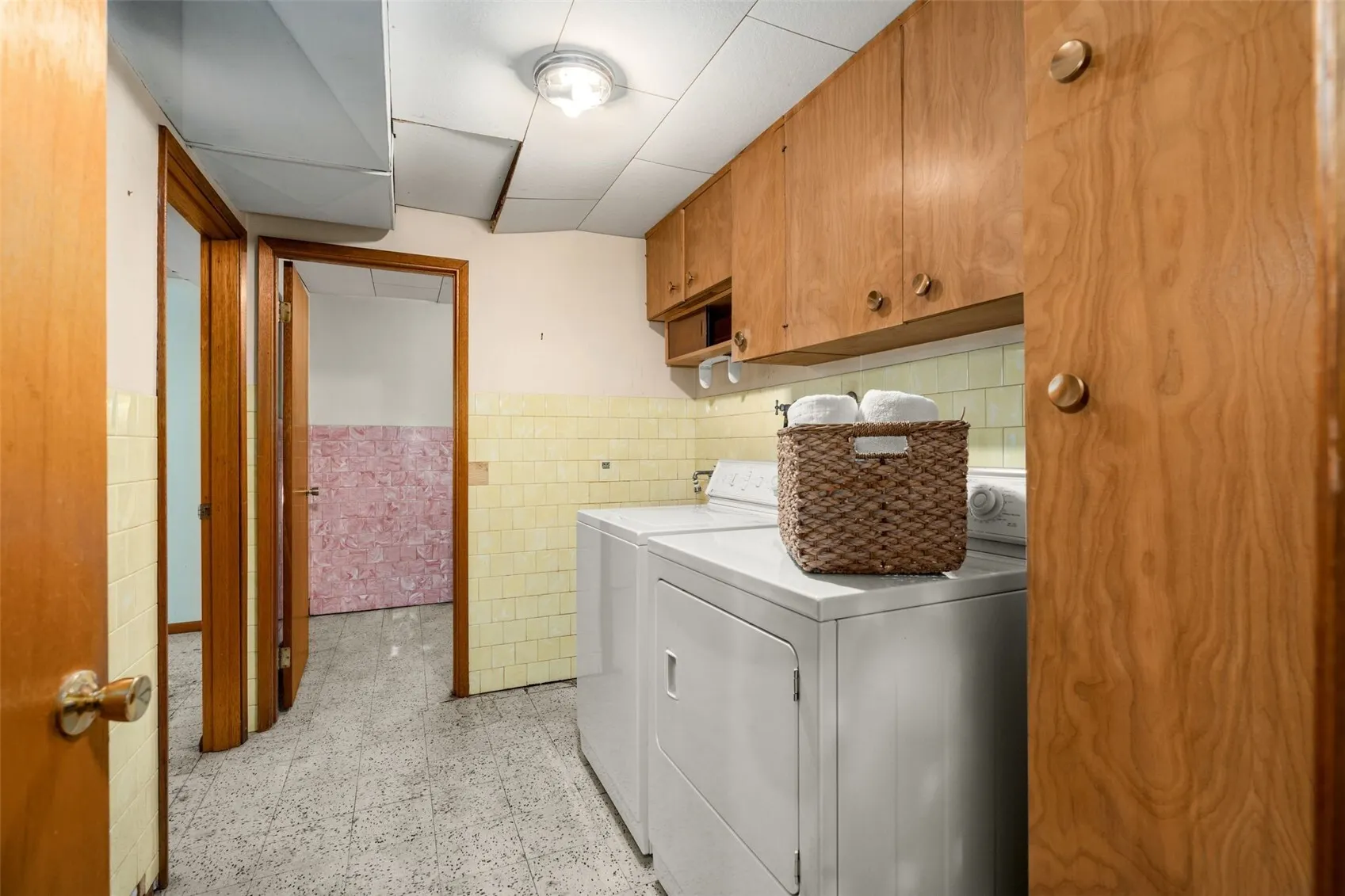 7039 S Lakeridge Drive , Seattle, WA 98178