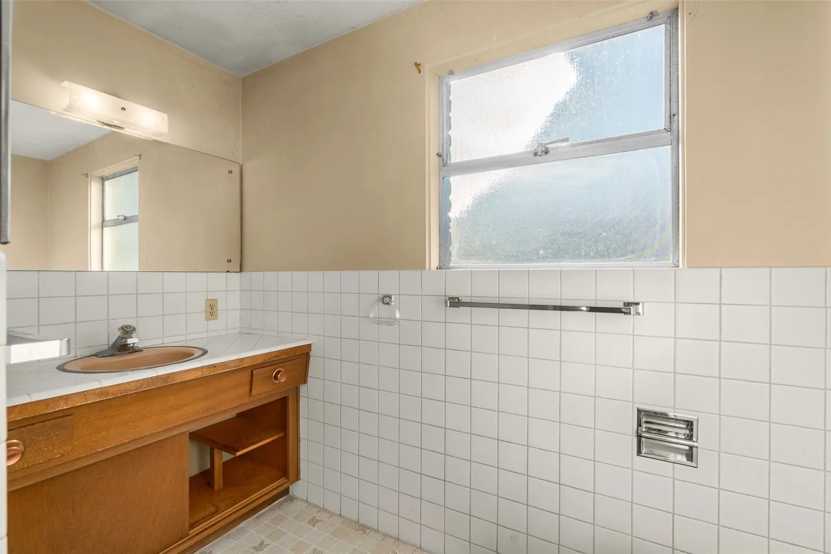 7039 S Lakeridge Drive , Seattle, WA 98178