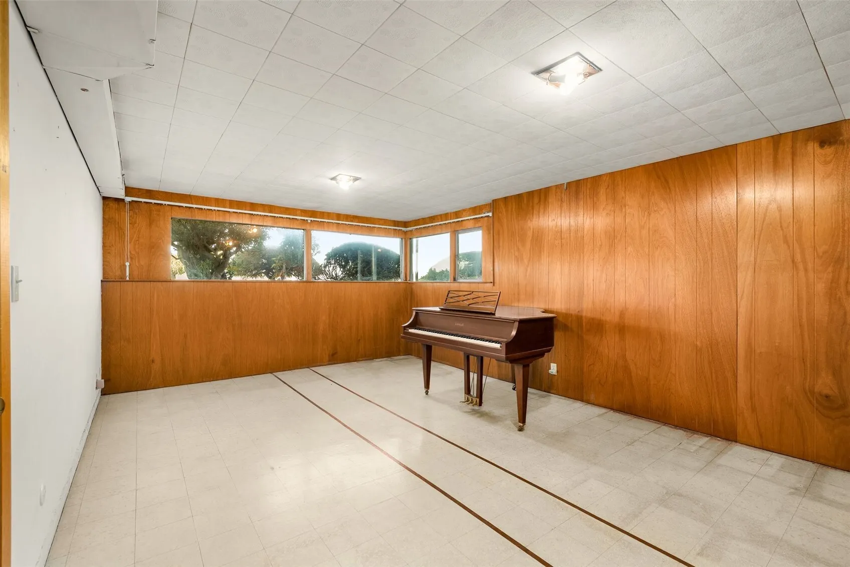 7039 S Lakeridge Drive , Seattle, WA 98178