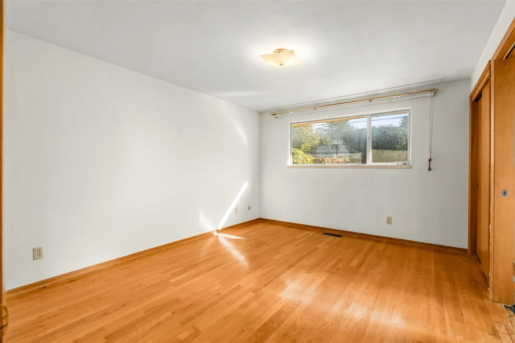 7039 S Lakeridge Drive , Seattle, WA 98178