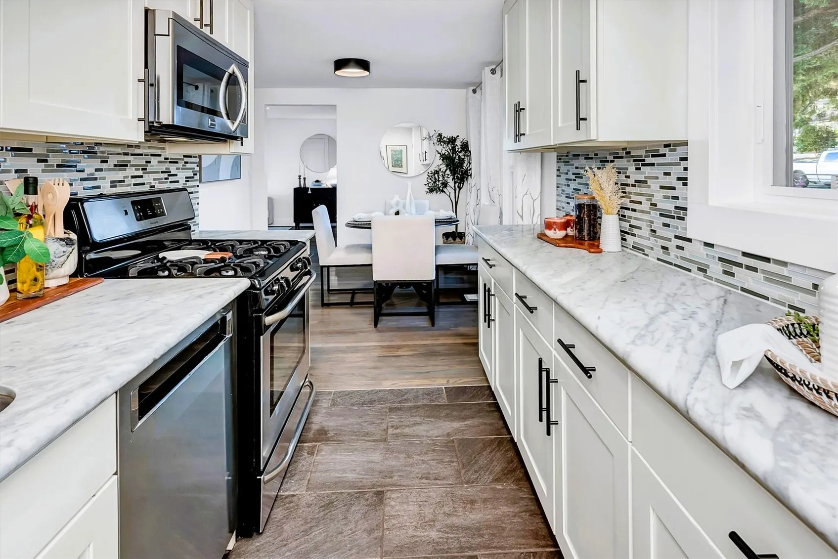 7332 29th Avenue SW, Seattle, WA 98126-3319