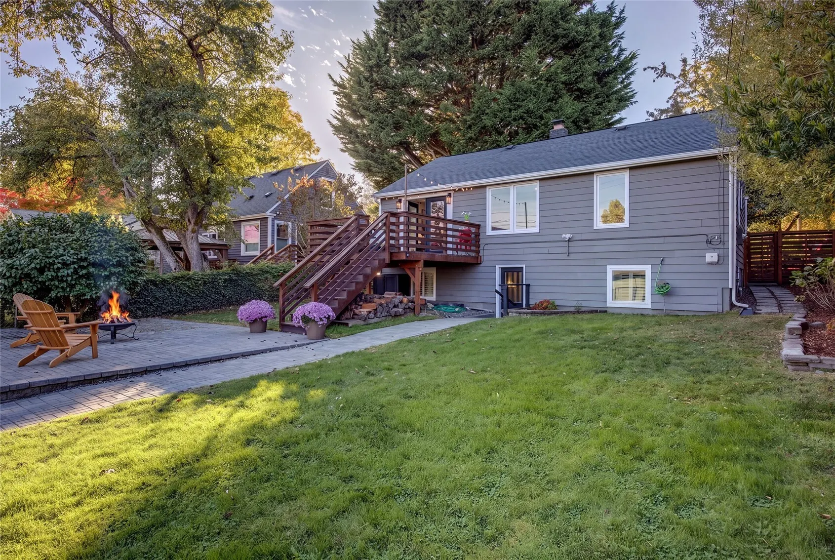 7332 29th Avenue SW, Seattle, WA 98126-3319