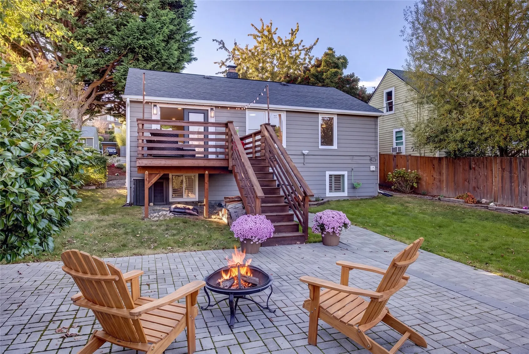7332 29th Avenue SW, Seattle, WA 98126-3319