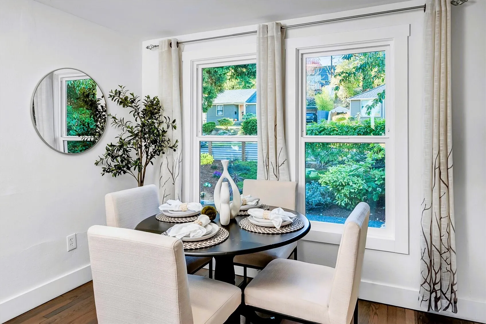 7332 29th Avenue SW, Seattle, WA 98126-3319