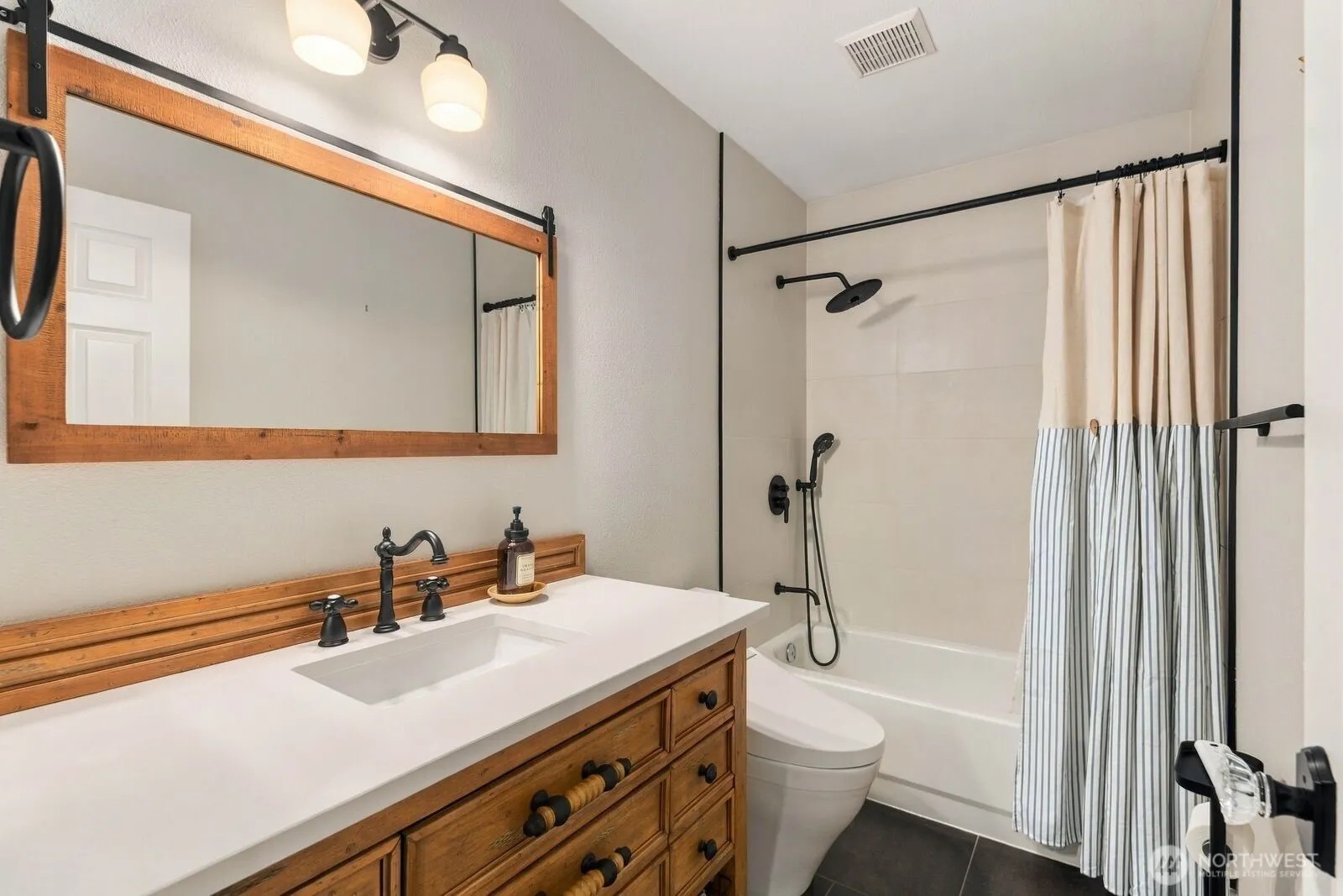 16918 Cobblestone Drive , Lynnwood, WA 98037