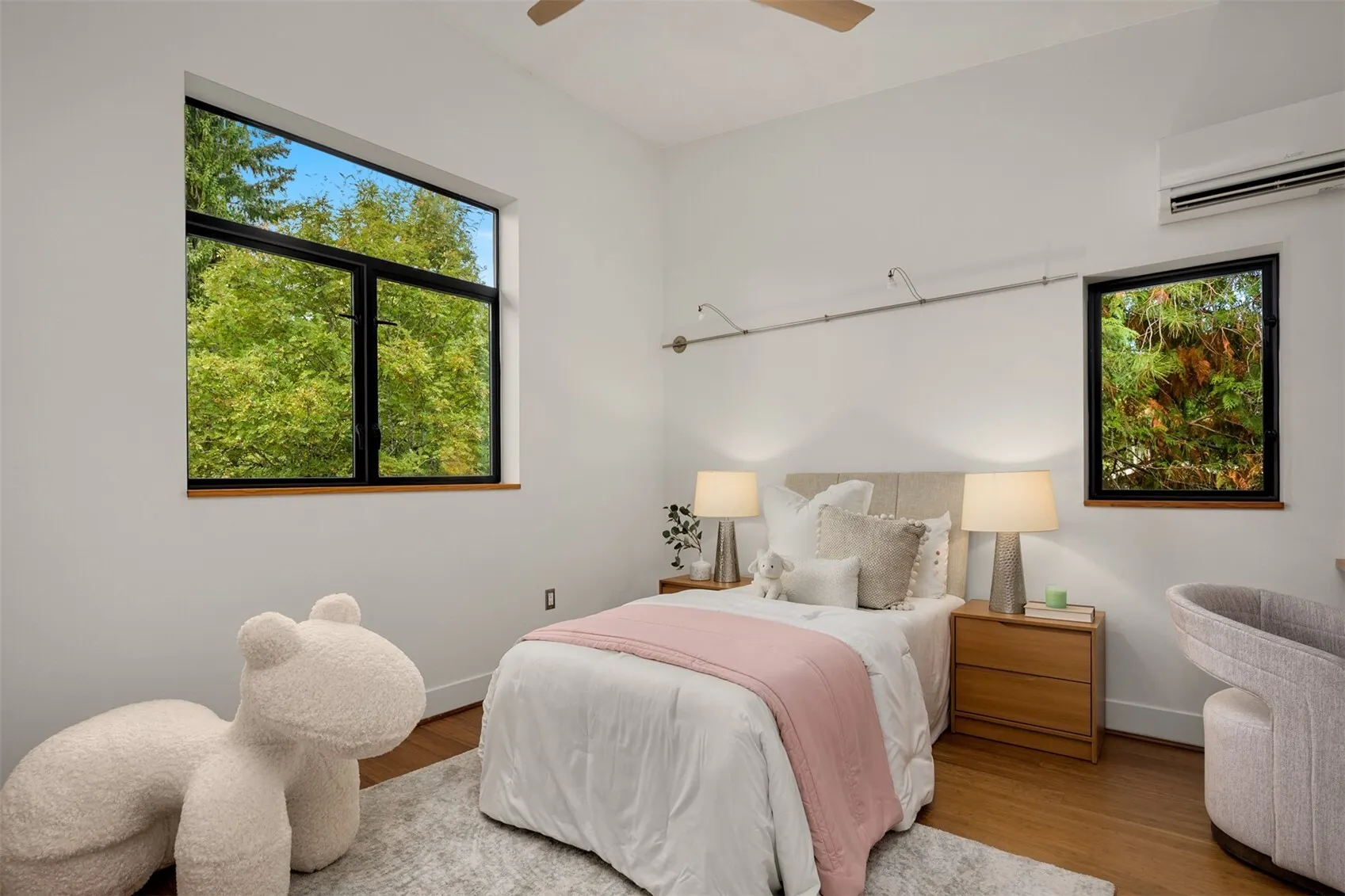 435 16th Lane , Kirkland, WA 98033-4905