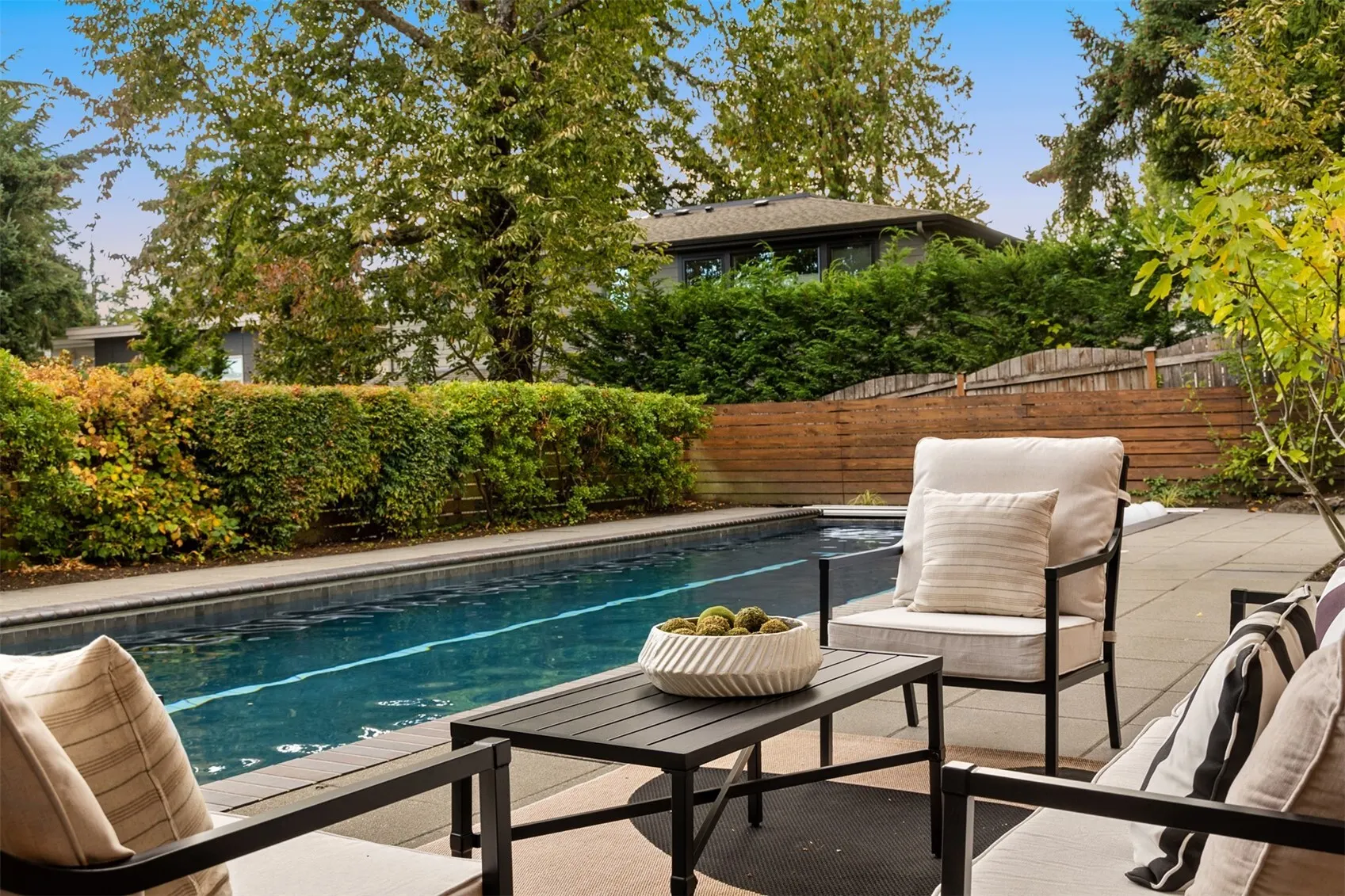 435 16th Lane , Kirkland, WA 98033-4905