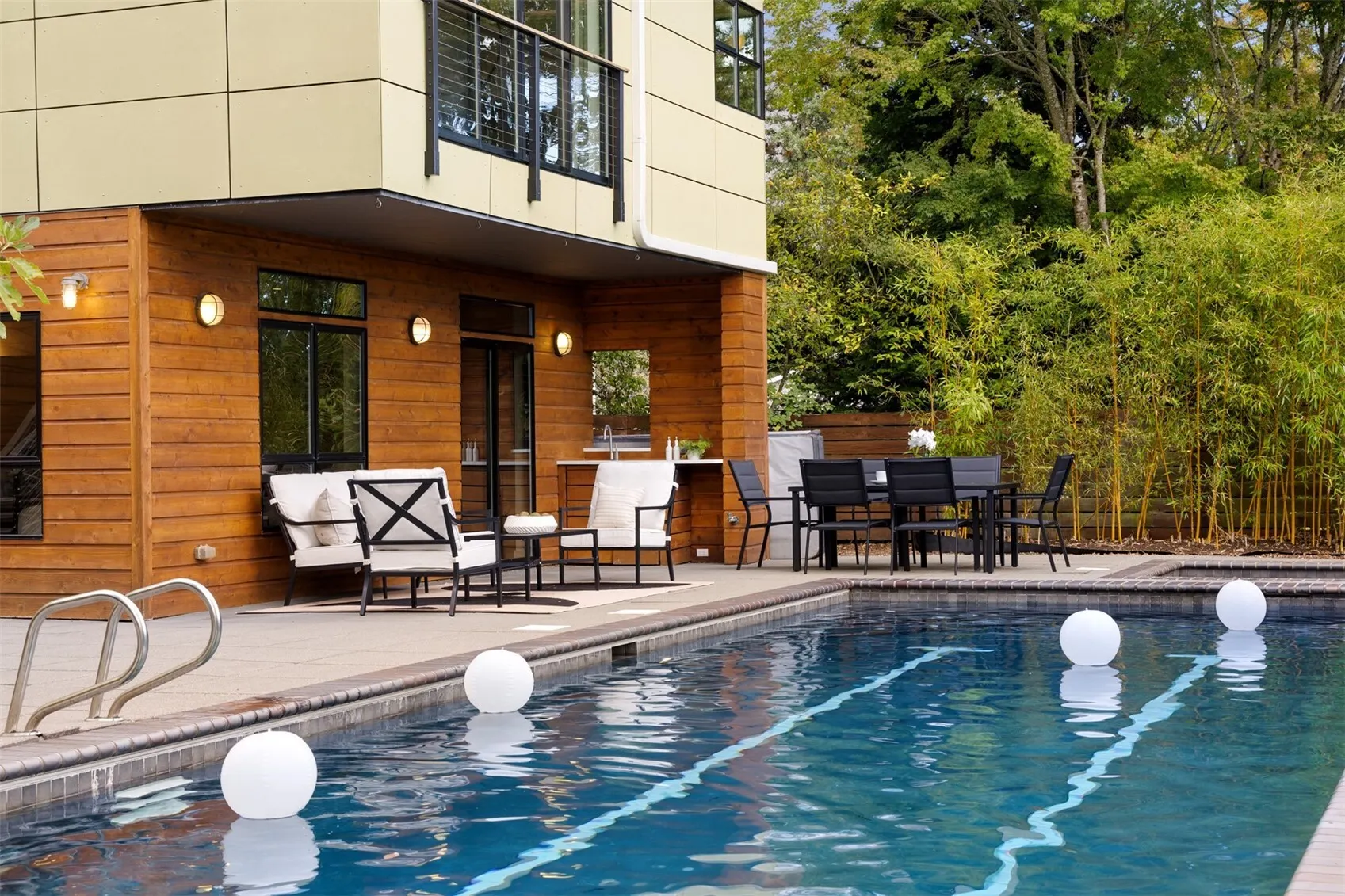 435 16th Lane , Kirkland, WA 98033-4905
