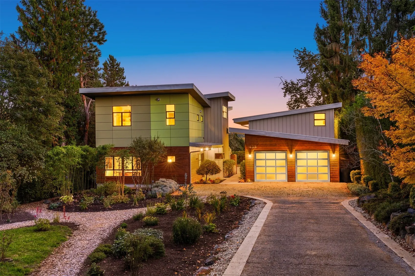 435 16th Lane , Kirkland, WA 98033-4905