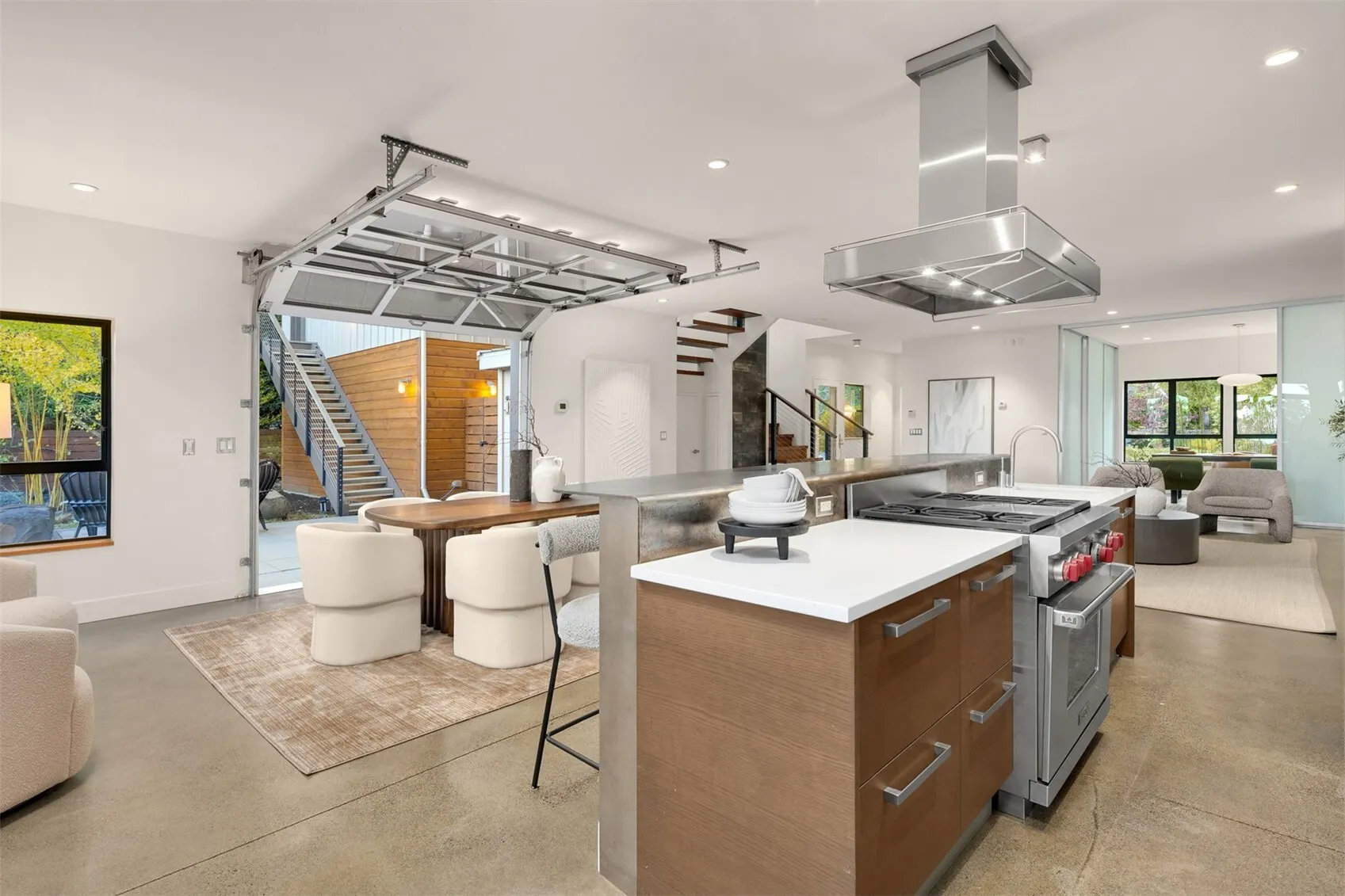 435 16th Lane , Kirkland, WA 98033-4905