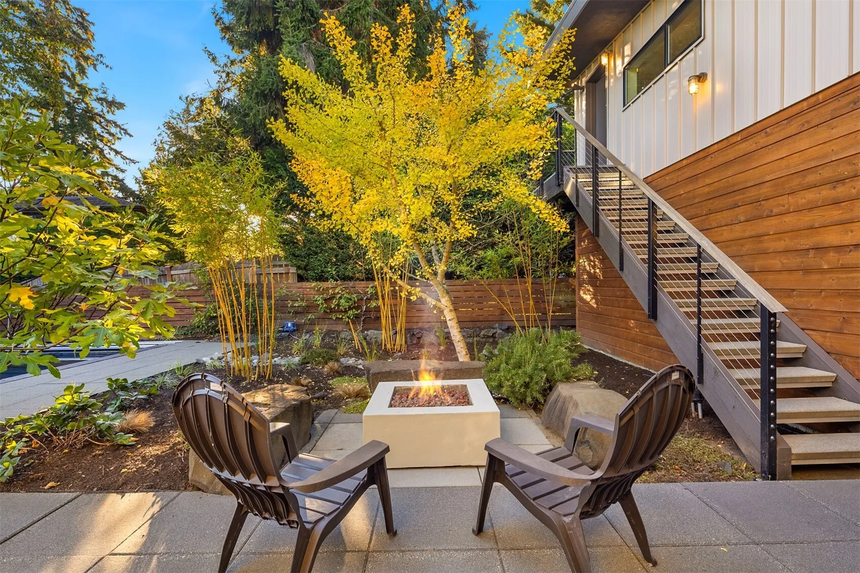 435 16th Lane , Kirkland, WA 98033-4905