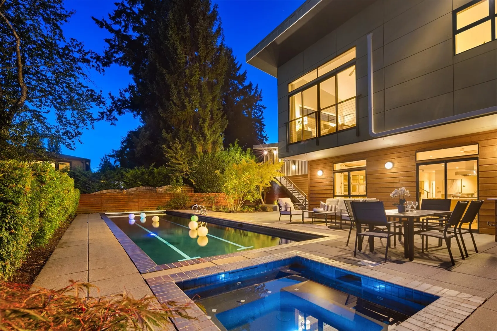 435 16th Lane , Kirkland, WA 98033-4905