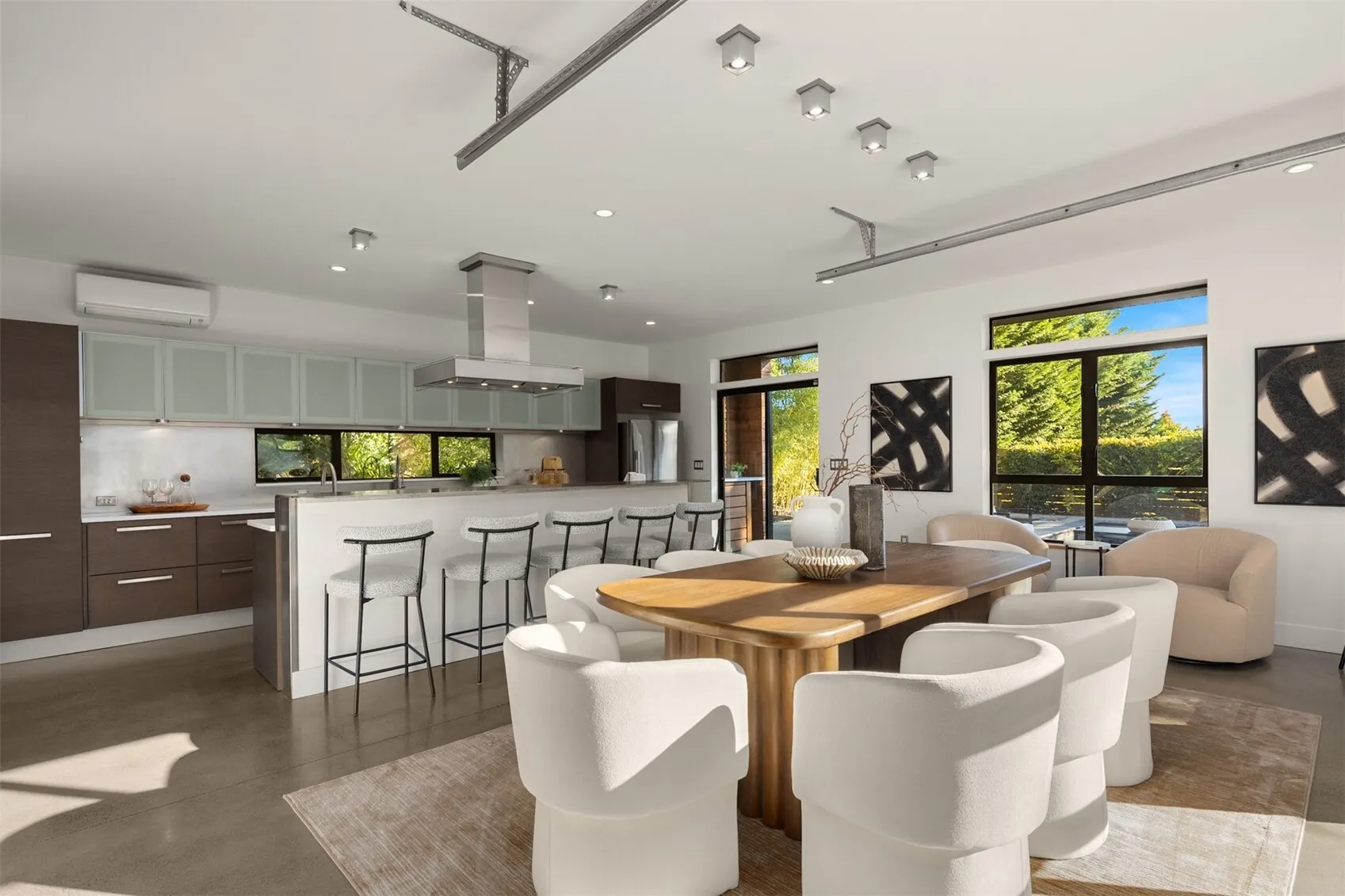435 16th Lane , Kirkland, WA 98033-4905