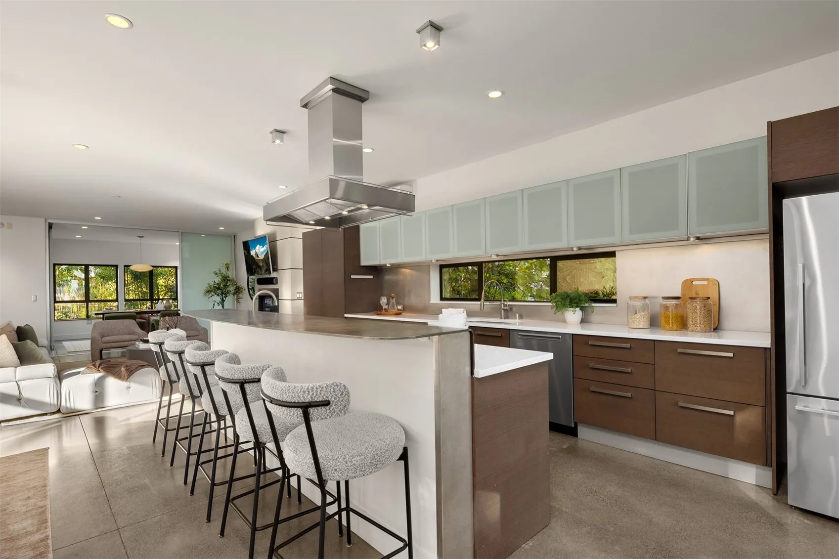 435 16th Lane , Kirkland, WA 98033-4905