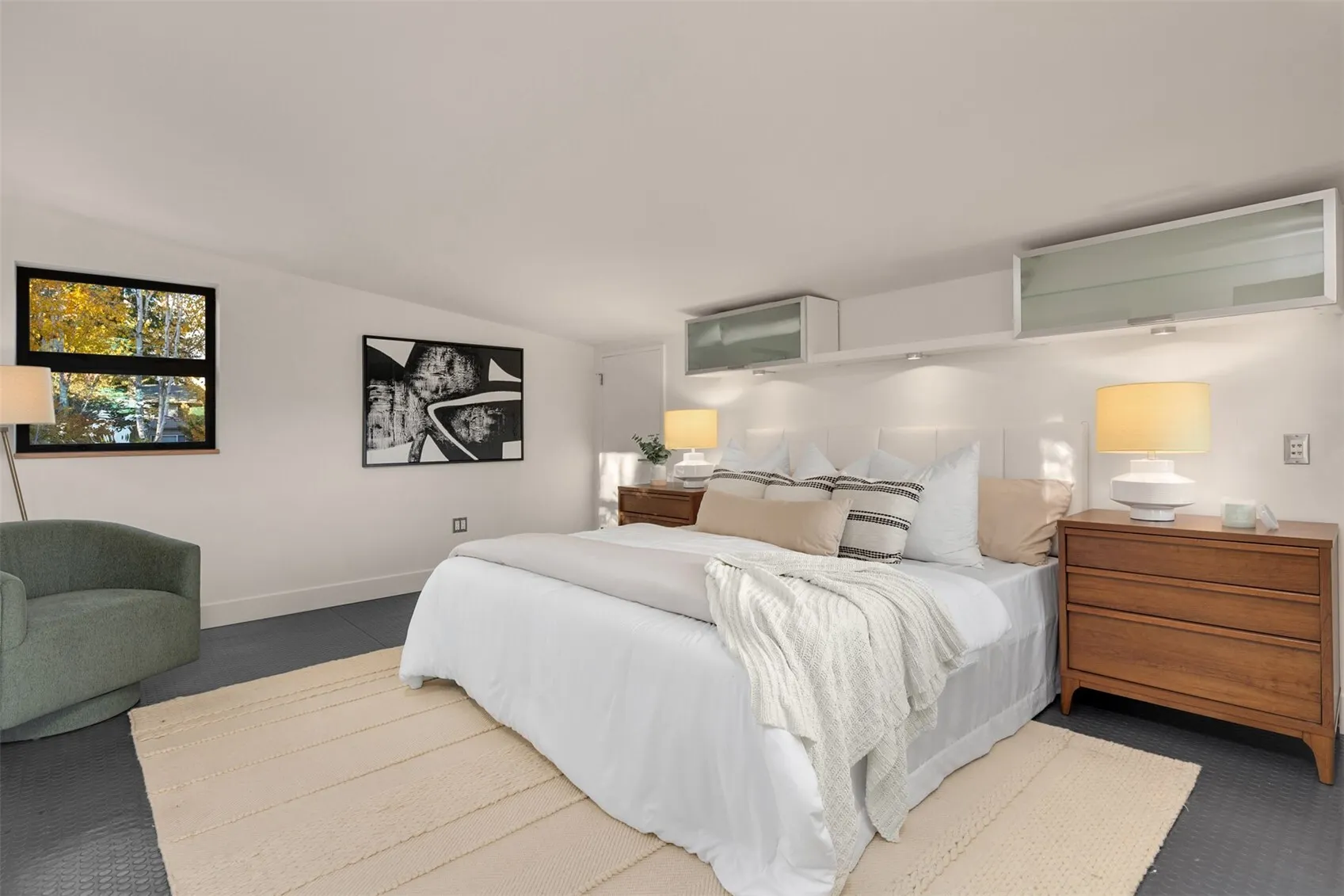 435 16th Lane , Kirkland, WA 98033-4905