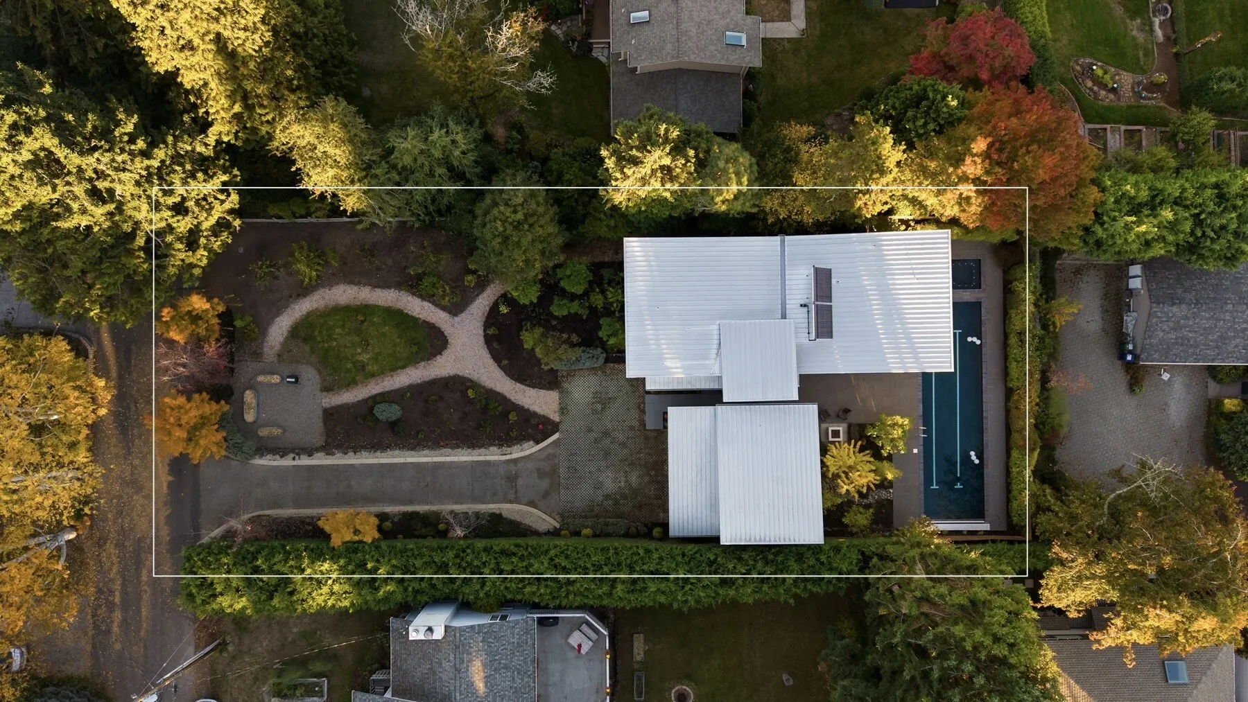 435 16th Lane , Kirkland, WA 98033-4905