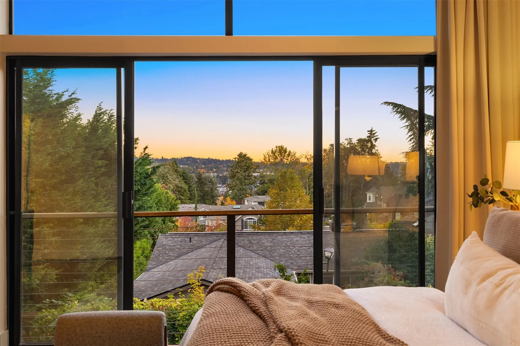 435 16th Lane , Kirkland, WA 98033-4905