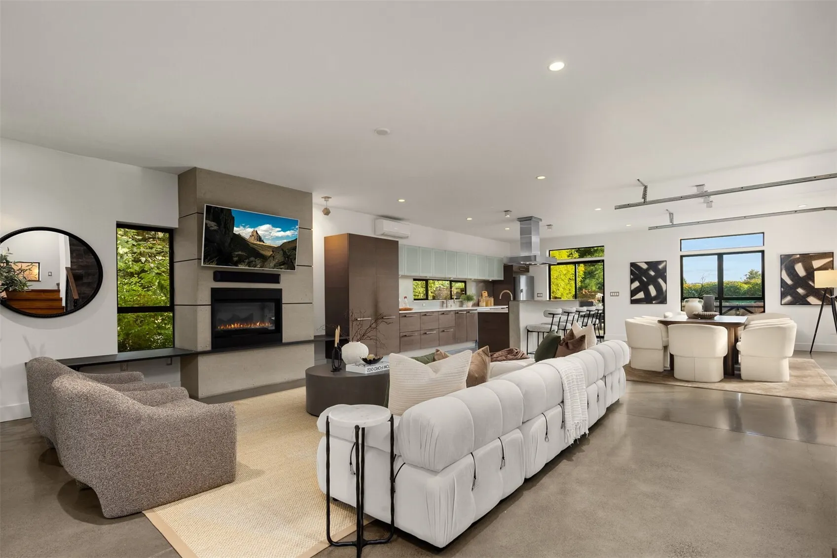 435 16th Lane , Kirkland, WA 98033-4905