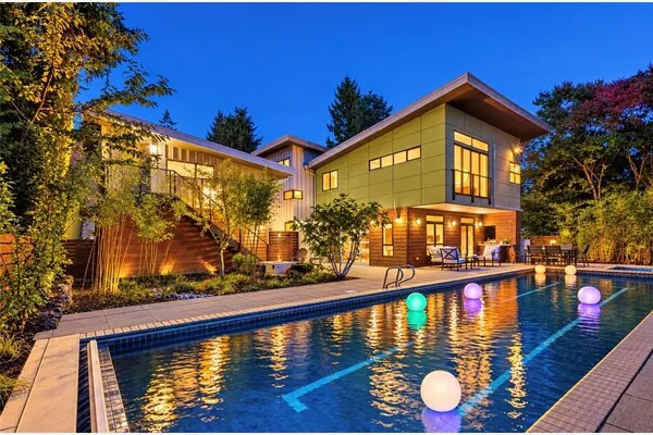 435 16th Lane , Kirkland, WA 98033-4905