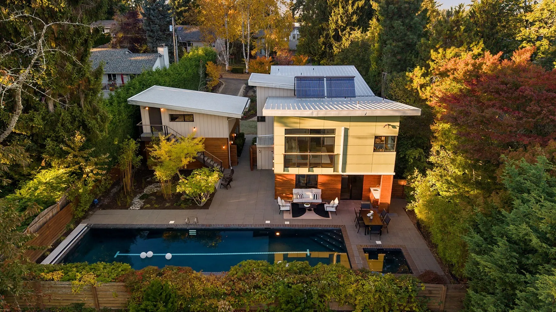 435 16th Lane , Kirkland, WA 98033-4905