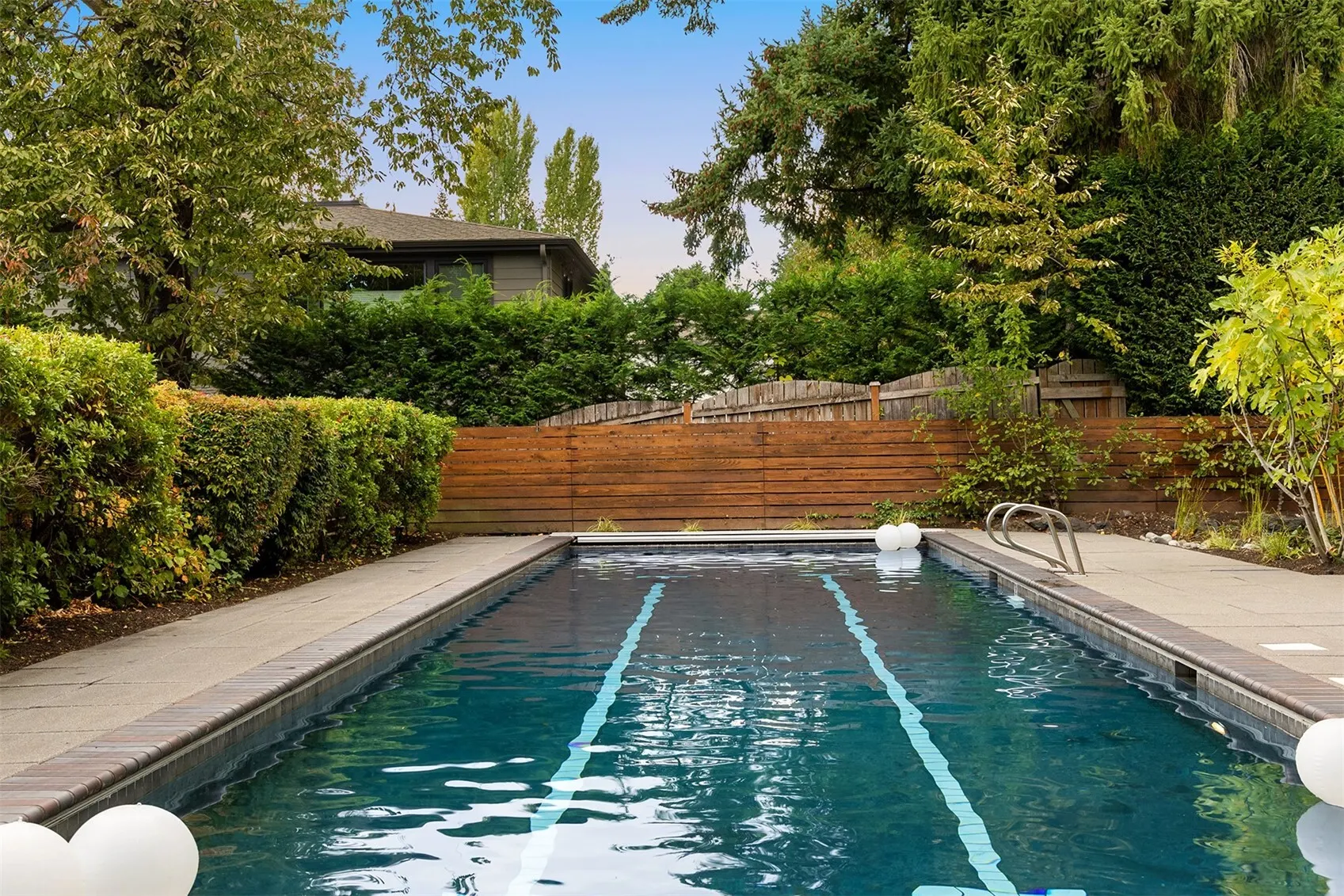 435 16th Lane , Kirkland, WA 98033-4905