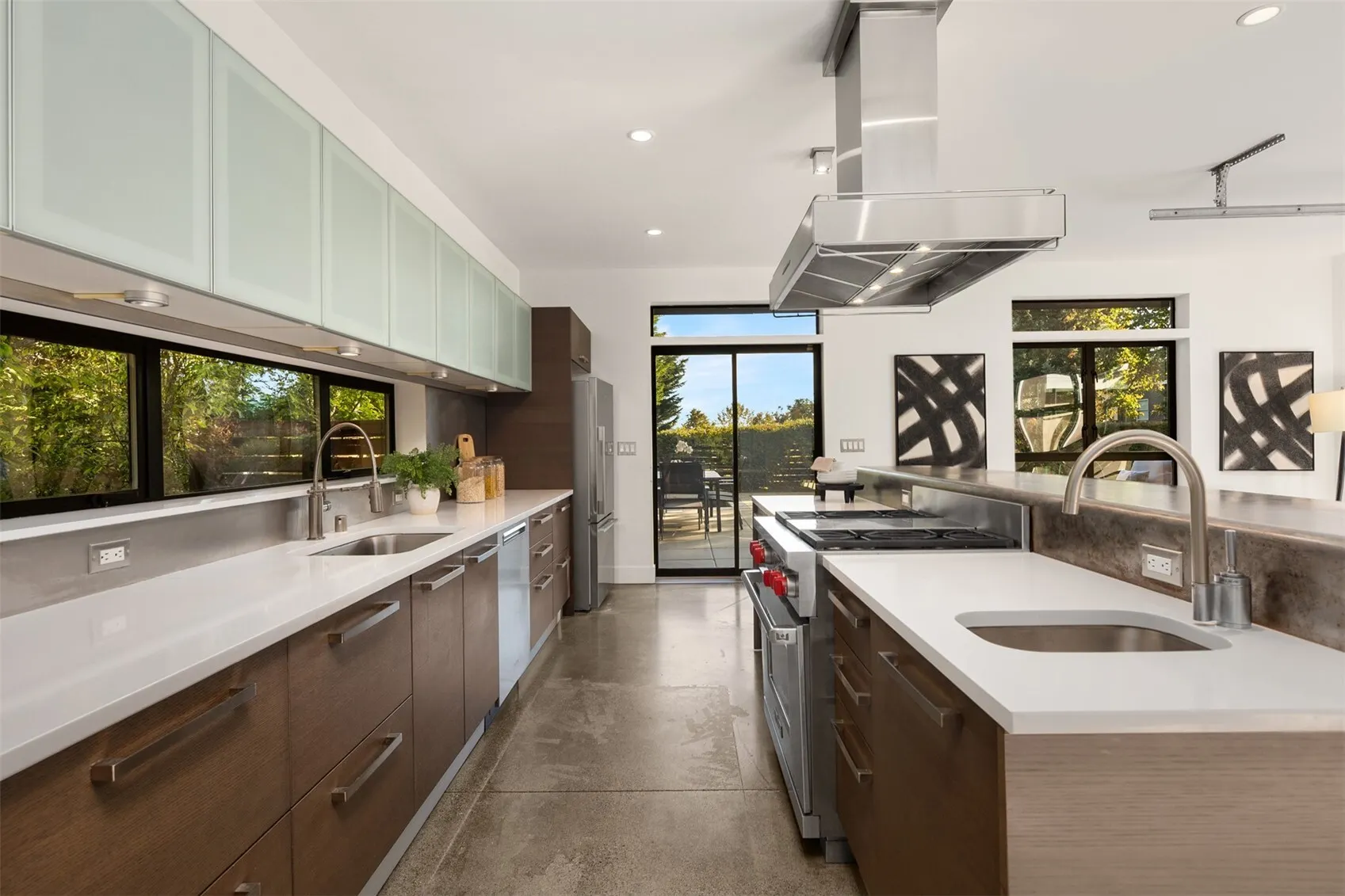 435 16th Lane , Kirkland, WA 98033-4905