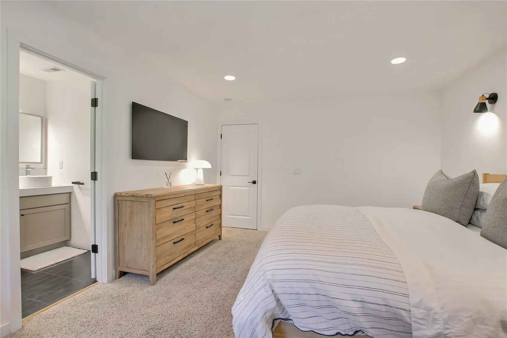 1900 Magnolia Road #A, Lynnwood, WA 98036