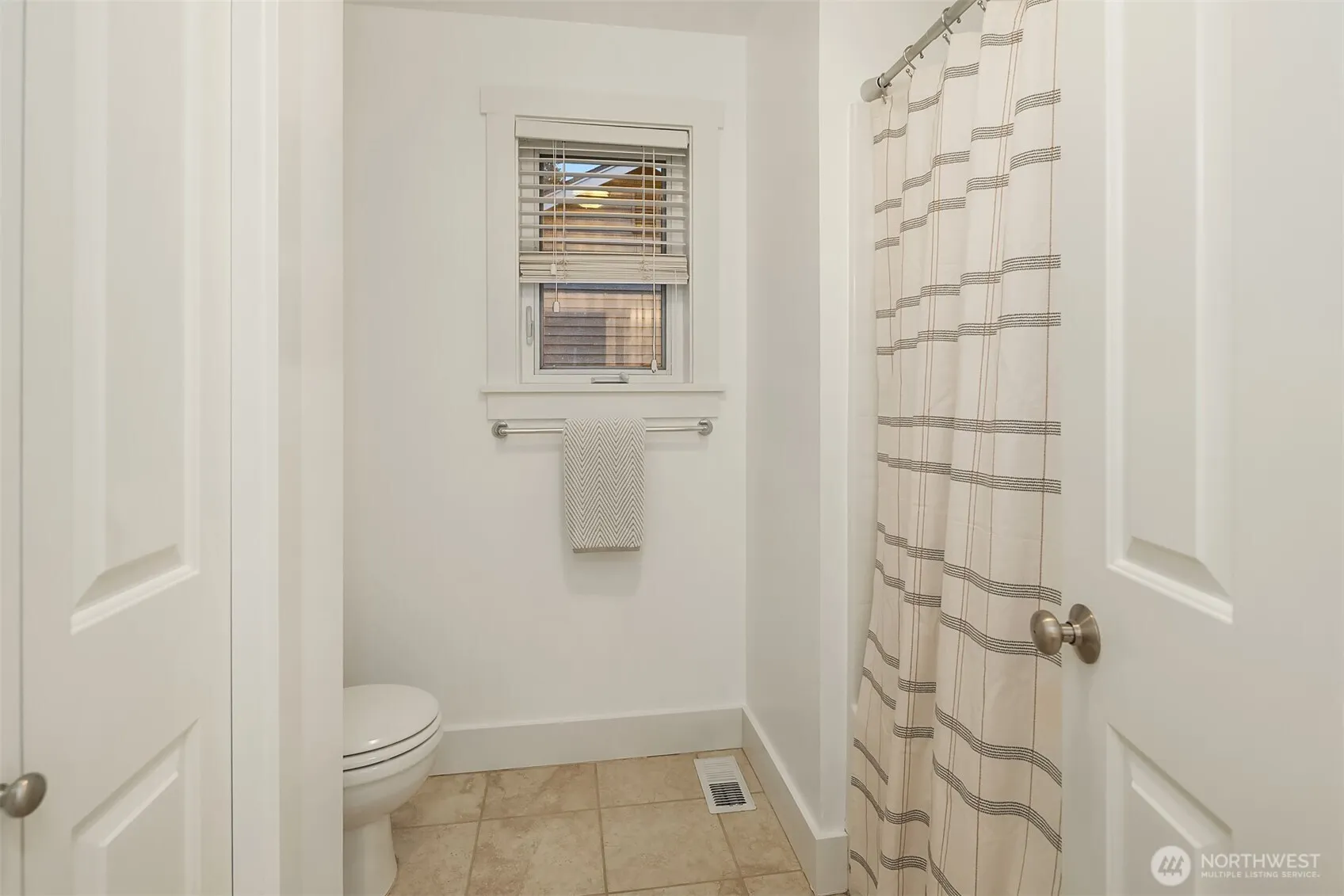 12512 NE 90th Street , Kirkland, WA 98033