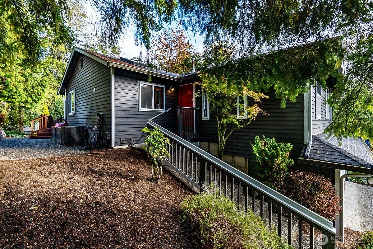 9724 NE 141st Court , Kirkland, WA 98034
