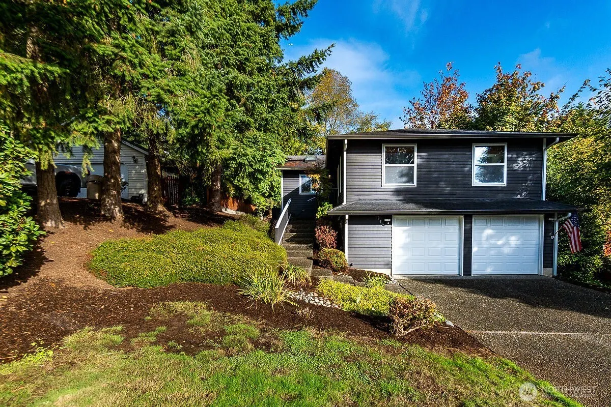 9724 NE 141st Court , Kirkland, WA 98034