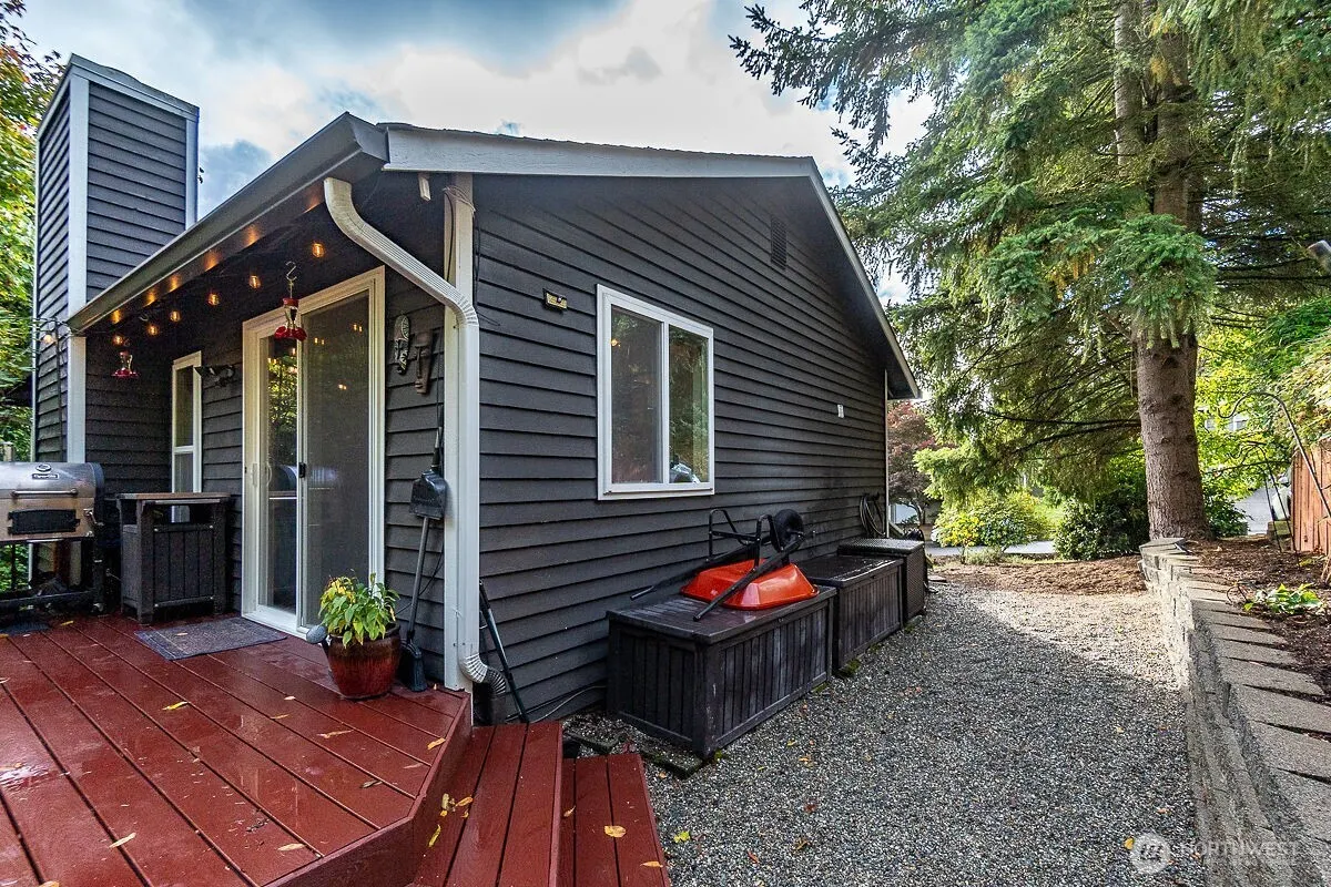 9724 NE 141st Court , Kirkland, WA 98034