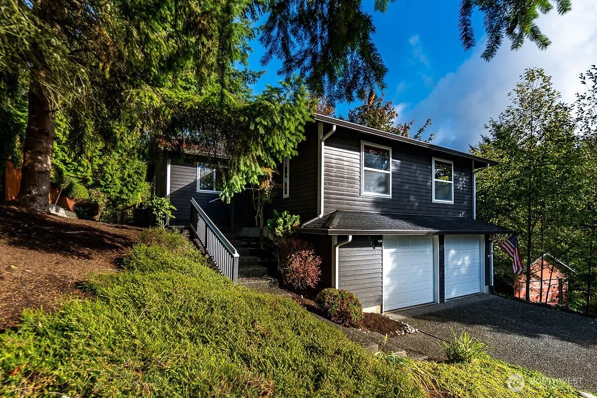 9724 NE 141st Court , Kirkland, WA 98034