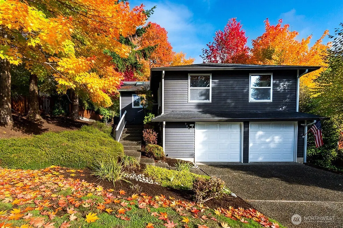 9724 NE 141st Court , Kirkland, WA 98034