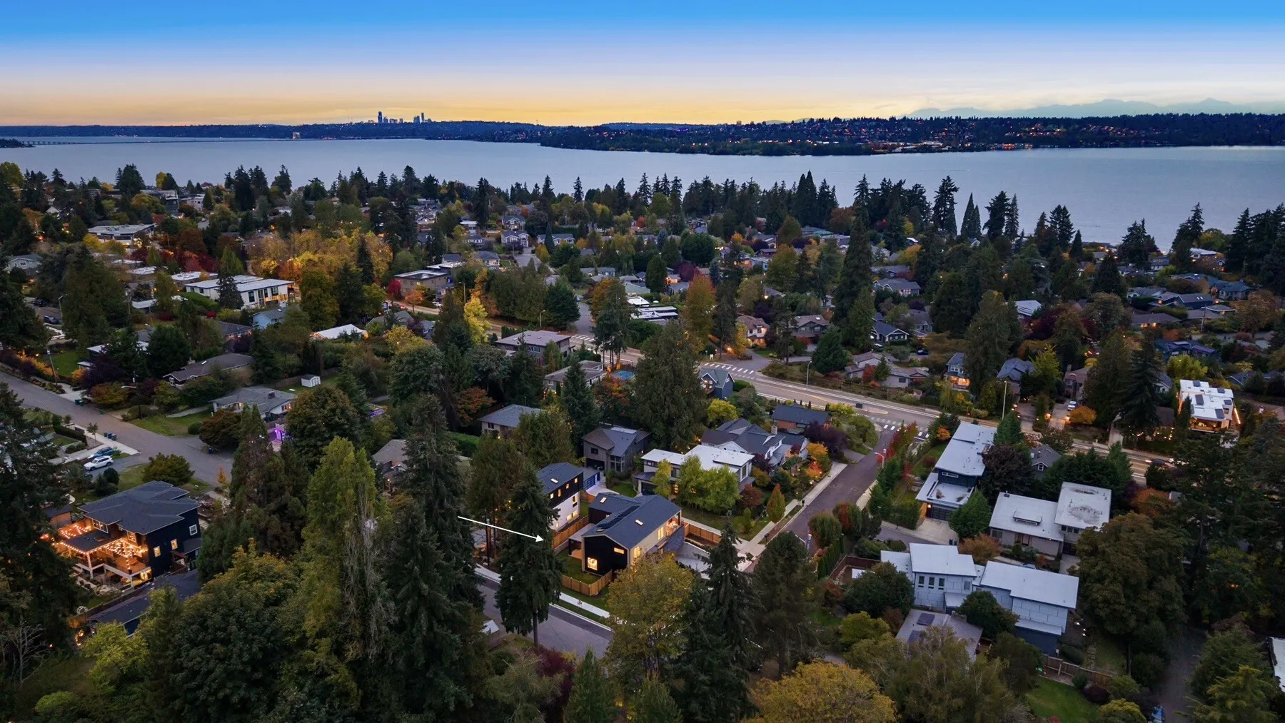 29 20th Avenue , Kirkland, WA 98033-4925