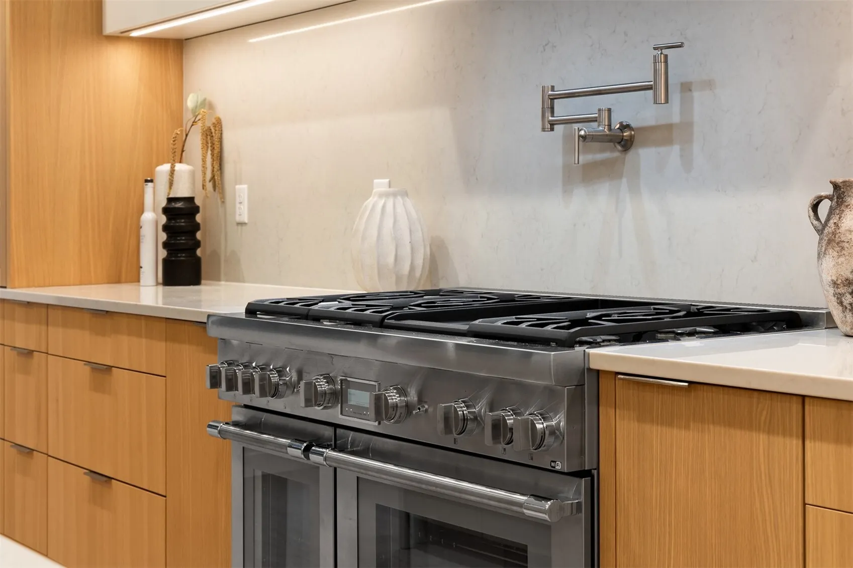 29 20th Avenue , Kirkland, WA 98033-4925