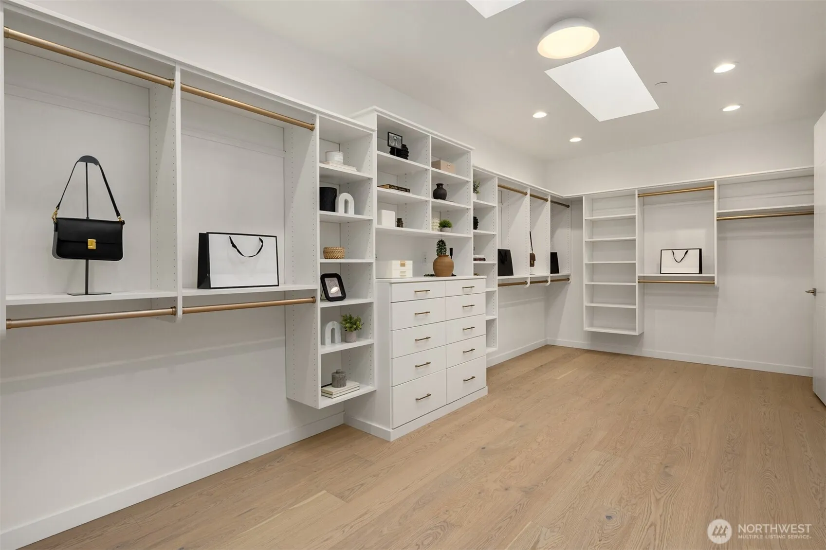 29 20th Avenue , Kirkland, WA 98033-4925