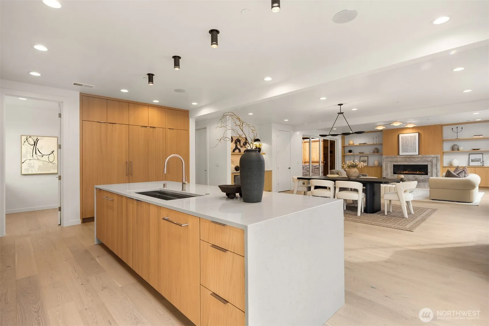 29 20th Avenue , Kirkland, WA 98033-4925