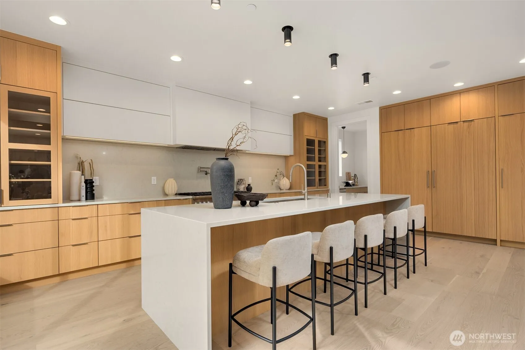 29 20th Avenue , Kirkland, WA 98033-4925