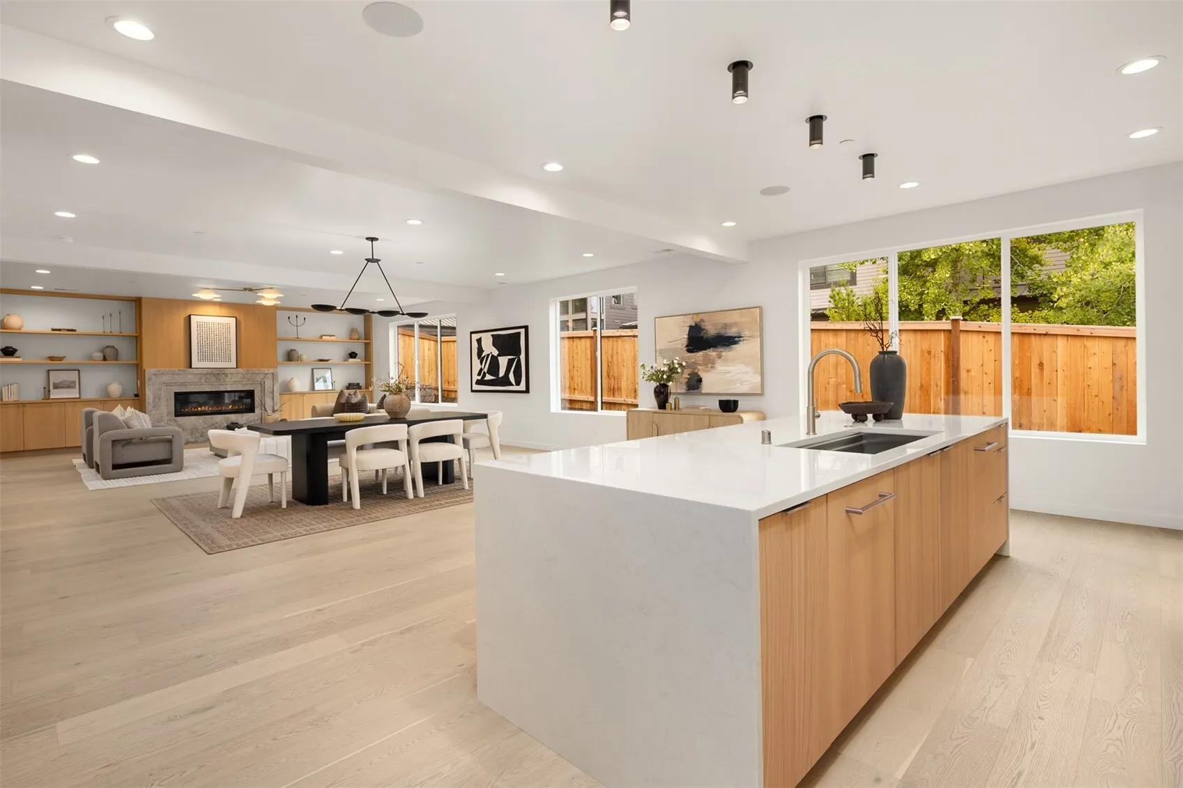 29 20th Avenue , Kirkland, WA 98033-4925