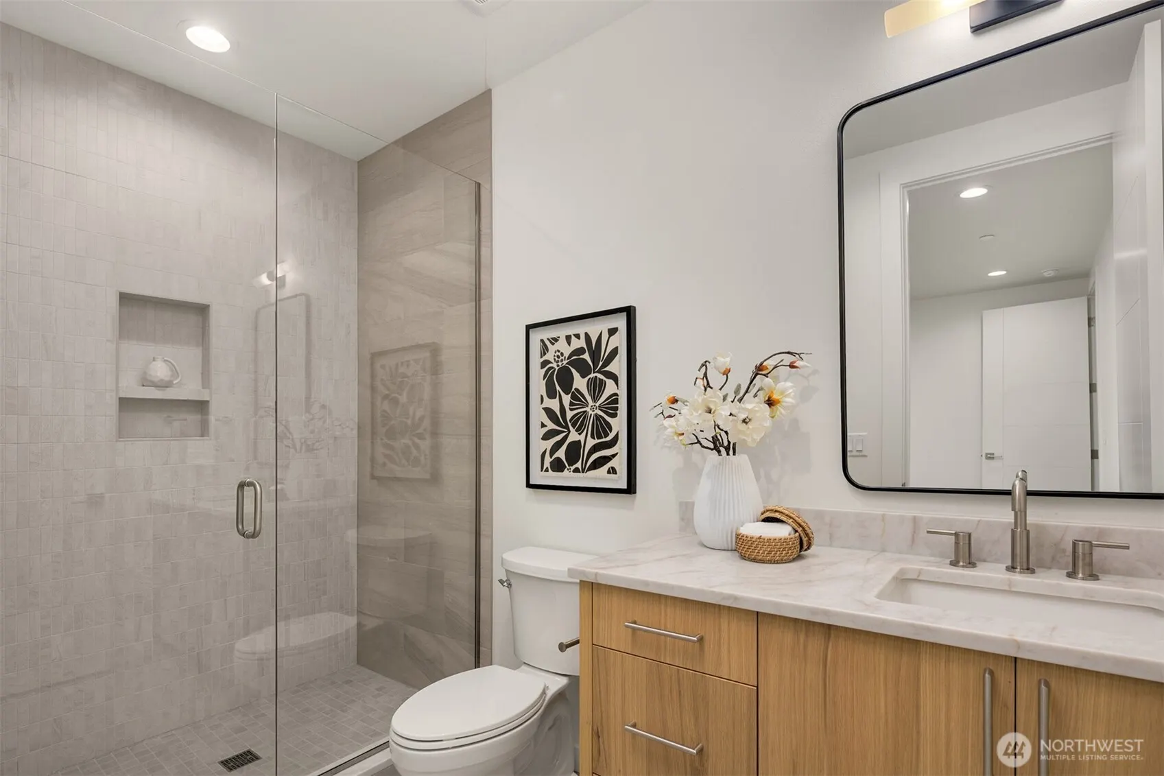 29 20th Avenue , Kirkland, WA 98033-4925